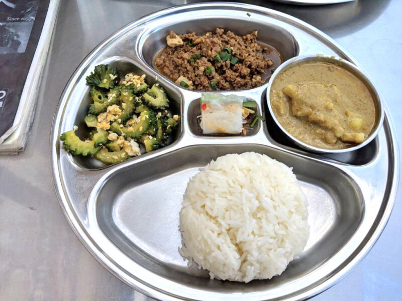 美浜でランチにおススメのタイ料理レストラン あろいなたべた北谷店 まったりおきなわ