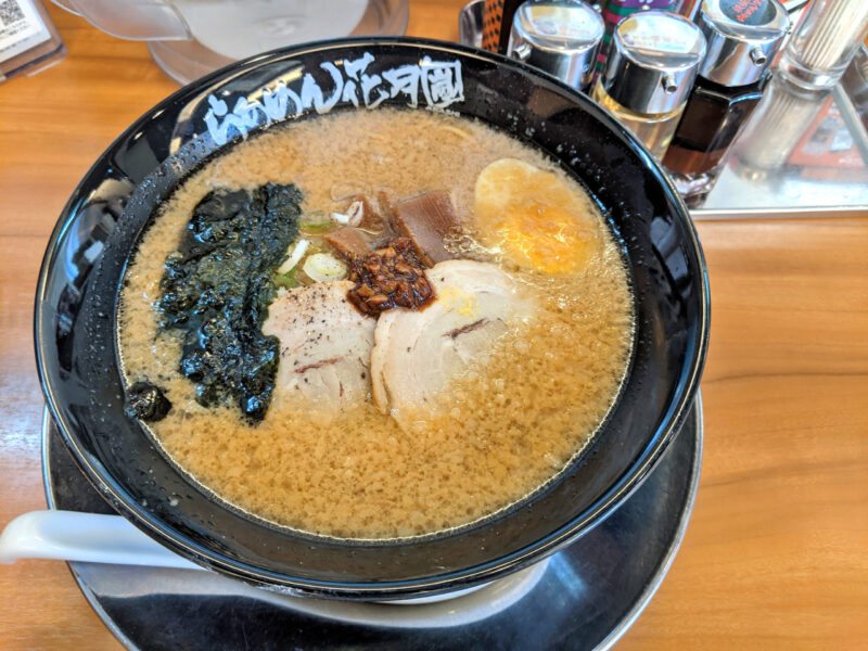 背脂とまろやかげんこつスープが旨いラーメン らあめん花月嵐 まったりおきなわ