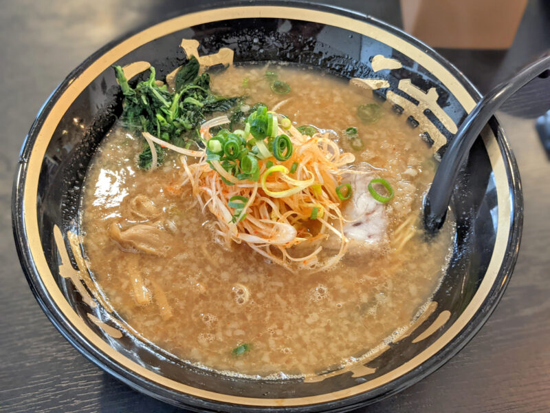 麺場 神徳 壺屋店 夜しか食べれなかったラーメンがお昼も食べられる まったりおきなわ