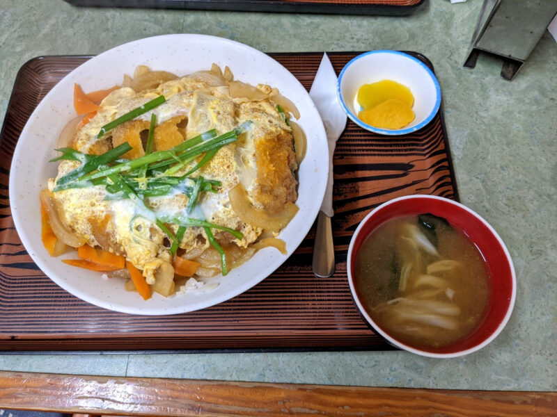 沖縄食堂でがっつりカツ丼をいただきました お食事処 三笠 久米店 まったりおきなわ