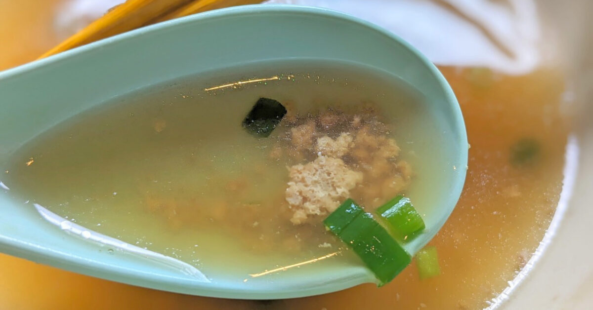 スープに溶け込んだソボロ