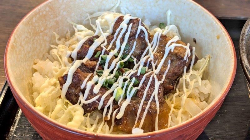 マヨネーズをかけた軟骨丼