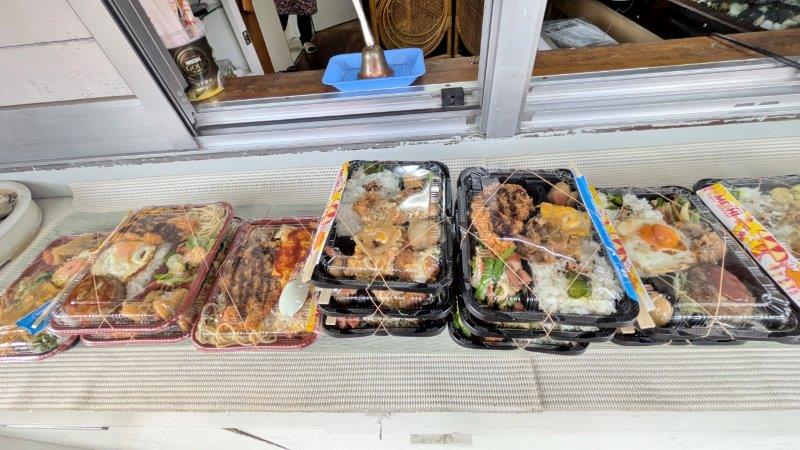 陳列された弁当