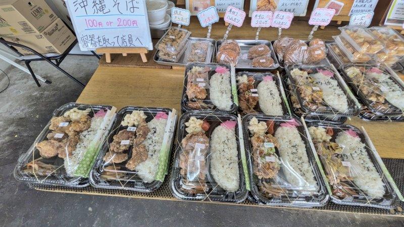 陳列された唐揚げ弁当