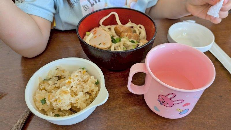 子供たちに取り分けた料理
