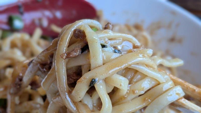 あぐーミンチがからんだ麺