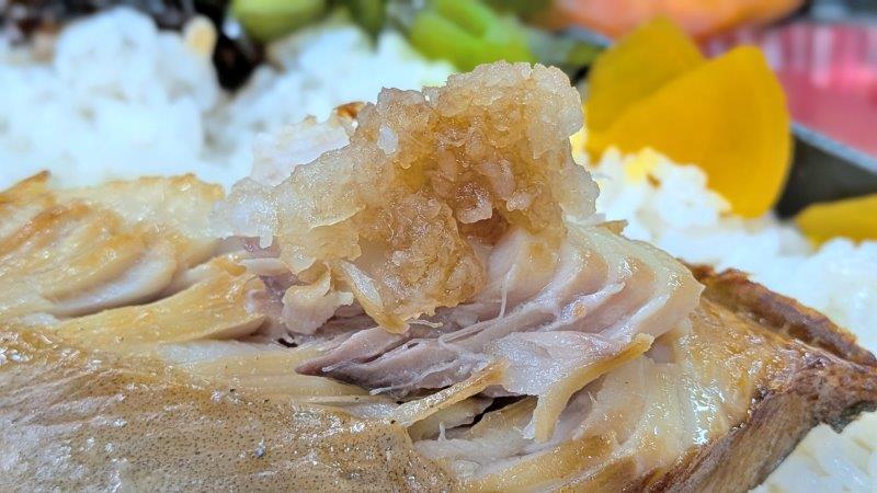 しょうゆと大根おろしを乗っけたホッケ