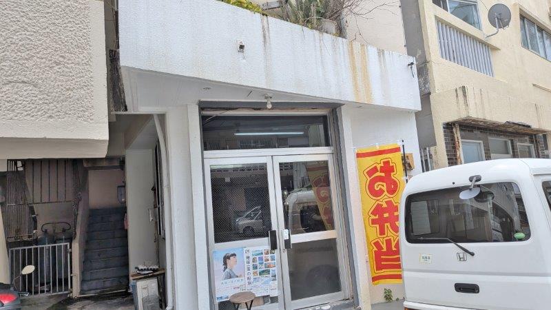 店舗前