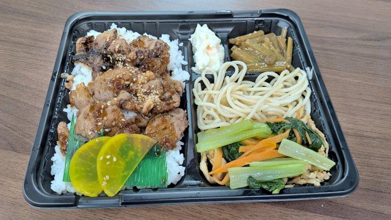 テイクアウトした弁当