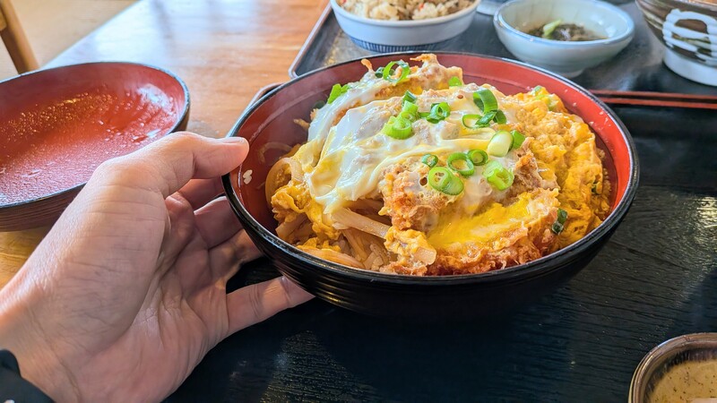 かつ丼のサイズ感