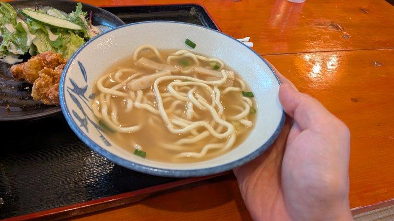 ミニ沖縄そばのサイズ感