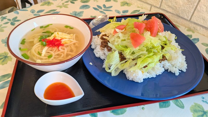 愛ちゃん食堂 タコライスそばセット