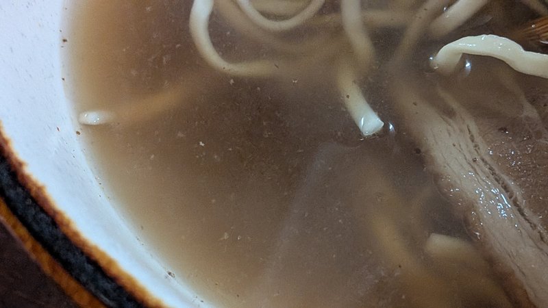 沖縄そばつるまつ スープ