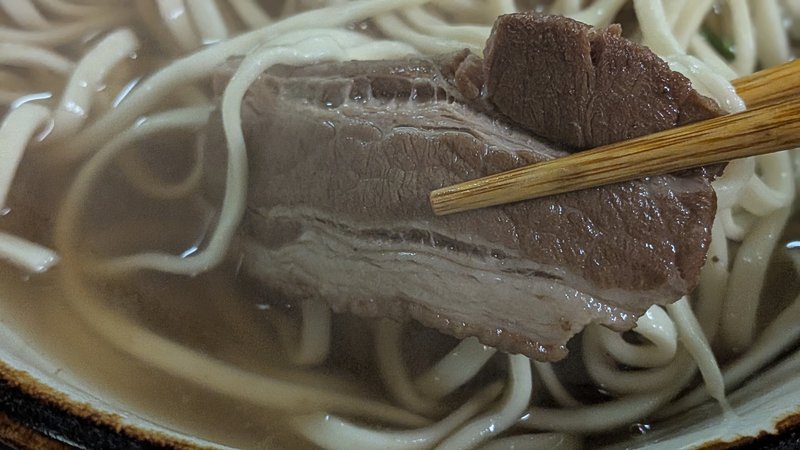 沖縄そばつるまつ 三枚肉 アップ