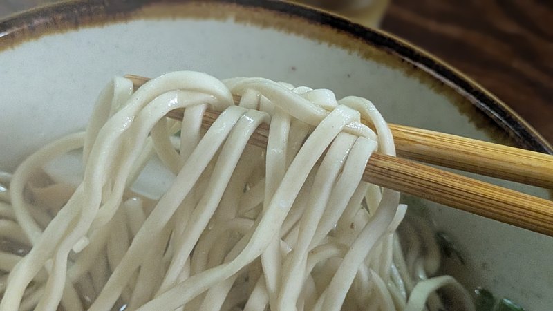 沖縄そばつるまつ 麺 アップ