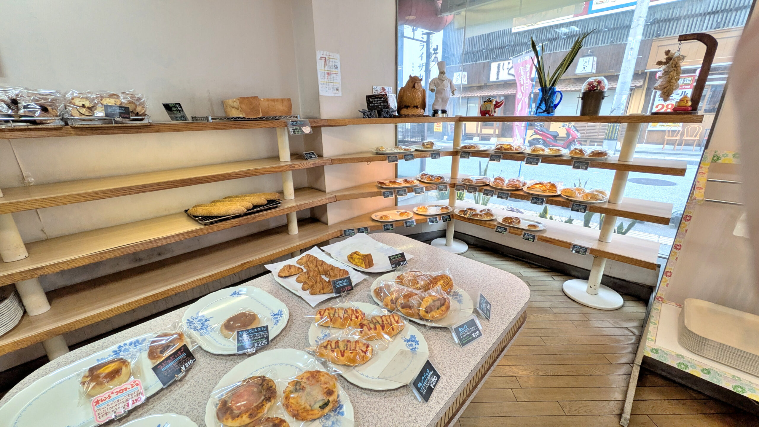 ベーカリーファリーヌ 店内 パン陳列