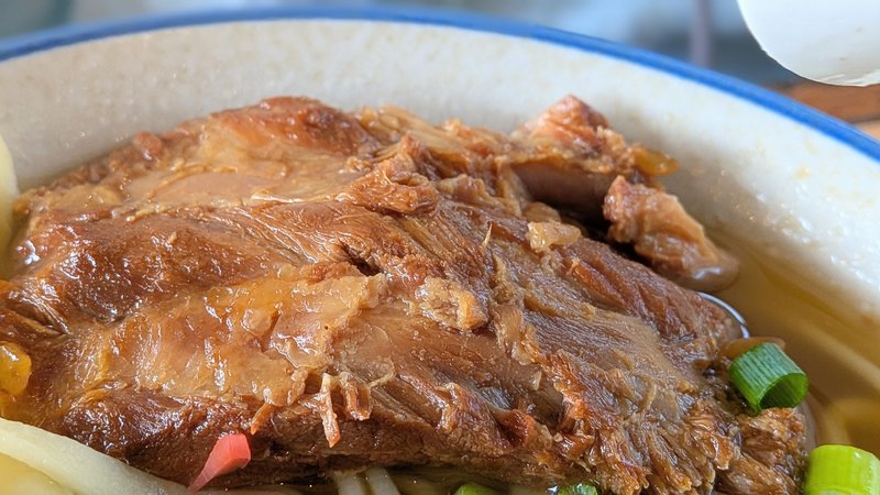 やまびこそば 三枚肉アップ