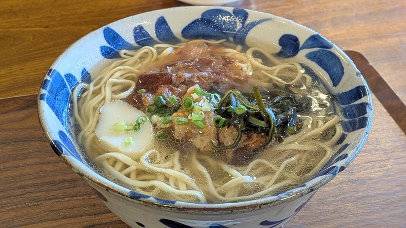 炙り軟骨ソーキそば全体